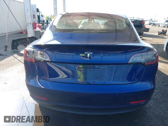 2018 Tesla Model 3 Long Range Battery z VIN 5YJ3E1EA8JF014706, wystawiony jako IAAI lot #41453650 z przebiegiem 68 037 mil mil oraz . Historia ofert i sprzedaży dostępna na DreamBid. Obrazek 16.