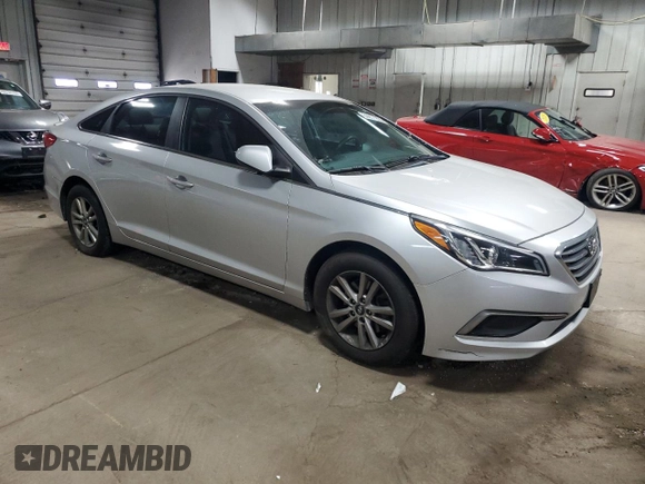 2017 Hyundai Sonata 2.4L z VIN 5NPE24AFXHH517525, wystawiony jako Copart lot #59857265 z przebiegiem 172 374 mil mil oraz Nie do naprawy • Non repairable. Historia ofert i sprzedaży dostępna na DreamBid. Obrazek 4.