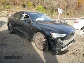 2022 Audi e-tron Sportback S line Premium Plus z VIN WA12AAGE2NB041104, wystawiony jako Copart lot #75980913 z przebiegiem Nie podano mil oraz Nie do naprawy • Non repairable. Historia ofert i sprzedaży dostępna na DreamBid. Obrazek 4.