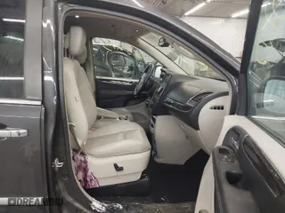 2011 Chrysler Town & Country Touring-L with VIN 2A4RR8DG5BR799358, listed as a IAAI auction lot 41650275 with 143,779 mi miles. Bid and sale history available at carsss.com. Image 5.