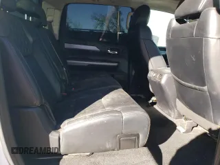 2019 Toyota Tundra SR5 z VIN 5TFAY5F16KX790487, wystawiony jako Copart lot #82783094 z przebiegiem 104 229 mil mil oraz Nie do naprawy • Non repairable. Historia ofert i sprzedaży dostępna na DreamBid. Obrazek 10.