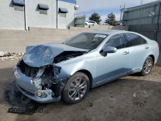 2011 Lexus ES 330 z VIN JTHBK1EG1B2444346, wystawiony jako Copart lot #84831844 z przebiegiem 105 548 mil mil oraz Szkoda całkowita • Salvage title. Historia ofert i sprzedaży dostępna na DreamBid. Obrazek 1.