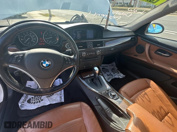 2009 BMW 3 Series 328i xDrive z VIN WBAWC33559PU83366, wystawiony jako Copart lot #43024615 z przebiegiem 15 155 mil mil oraz Czysty tytuł • Clean title. Historia ofert i sprzedaży dostępna na DreamBid. Obrazek 9.