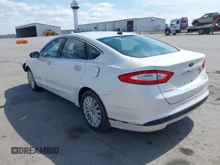 2013 Ford Fusion SE Hybrid with VIN 3FA6P0LU0DR123488, listed as a IAAI auction lot 41869121 with 176,287 mi miles. Bid and sale history available at carsss.com. Image 3.