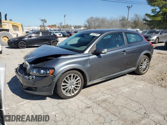2010 Volvo C30 z VIN YV1672MK0A2183378, wystawiony jako Copart lot #76597384 z przebiegiem 180 428 mil mil oraz Szkoda całkowita • Salvage title. Historia ofert i sprzedaży dostępna na DreamBid. Obrazek 1.