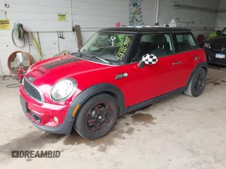 2011 MINI Hardtop S с VIN WMWSV3C53BTY21966, выставлен на аукционе IAAI как лот 42488361 с пробегом 114 029 миль миль и . История ставок и продаж доступна на DreamBid. Изображение 2.