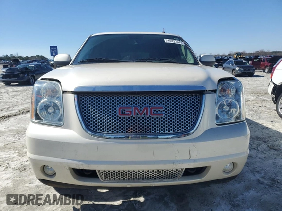 2014 GMC Yukon Denali with VIN 1GKS2EEF0ER130588, listed as a Copart auction lot 45232075 with 193,677 mi miles and Salvage Title. Bid and sale history available at carsss.com. Image 5.