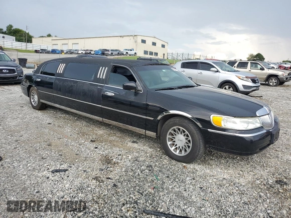 2000 Lincoln Town Car Executive с VIN 1L1FM81W8YY771526, выставлен на аукционе Copart как лот 65654725 с пробегом 51 048 миль миль и Чистый • Clean title. История ставок и продаж доступна на DreamBid. Изображение 4.