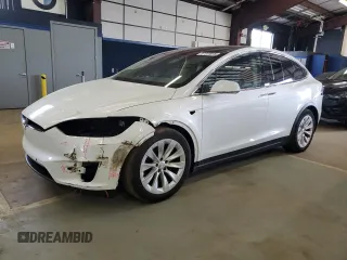 2017 Tesla Model X 90D z VIN 5YJXCDE22HF042481, wystawiony jako Copart lot #57319075 z przebiegiem Nie podano mil oraz Szkody całkowita. Historia ofert i sprzedaży dostępna na DreamBid. Obrazek 1.