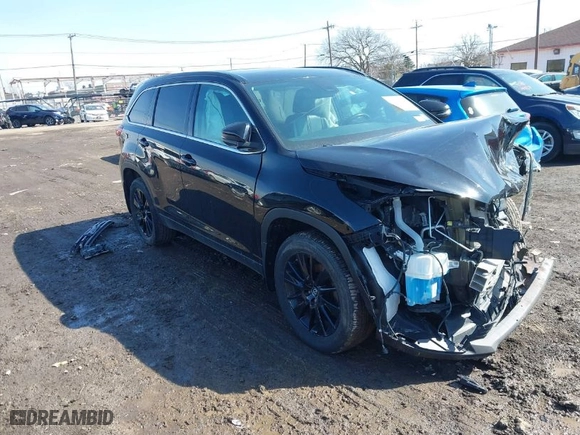 2019 Toyota Highlander SE with VIN 5TDJZRFHXKS606028, listed as a IAAI auction lot 41747582 with 38,689 mi miles. Bid and sale history available at carsss.com. Image 1.