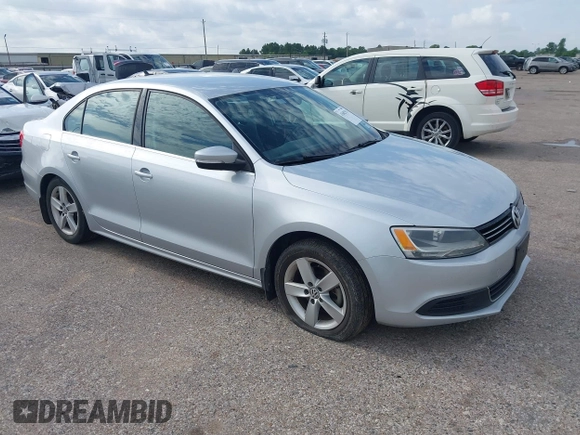 2013 Volkswagen Jetta TDI w/Premium/Nav с VIN 3VWLL7AJ9DM203506, выставлен на аукционе IAAI как лот 42682513 с пробегом 137 614 миль миль и . История ставок и продаж доступна на DreamBid. Изображение 1.