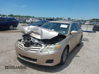2011 Toyota Camry LE z VIN 4T1BF3EK7BU230614, wystawiony jako IAAI lot #42313505 z przebiegiem 218 730 mil mil oraz . Historia ofert i sprzedaży dostępna na DreamBid. Obrazek 2.