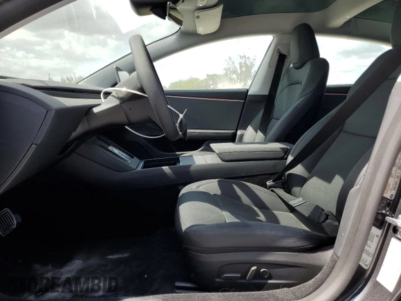 2025 Tesla Model 3 Long Range z VIN 5YJ3E1EA3SF974534, wystawiony jako Copart lot #53025525 z przebiegiem 228 mil mil oraz Szkoda całkowita • Salvage title. Historia ofert i sprzedaży dostępna na DreamBid. Obrazek 7.