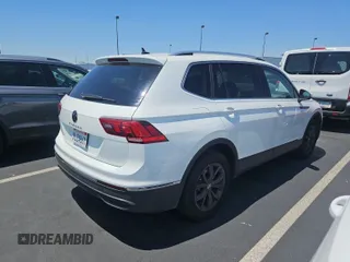 2024 Volkswagen Tiguan SE z VIN 3VV3B7AX3RM105123, wystawiony jako IAAI lot #42796460 z przebiegiem 36 543 mil mil oraz . Historia ofert i sprzedaży dostępna na DreamBid. Obrazek 10.