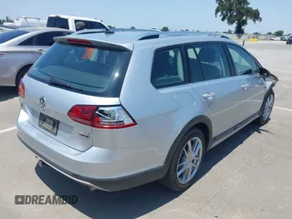 2017 Volkswagen Golf S z VIN 3VWH17AU7HM530336, wystawiony jako IAAI lot #42454700 z przebiegiem 60 208 mil mil oraz . Historia ofert i sprzedaży dostępna na DreamBid. Obrazek 4.