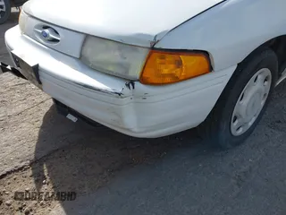 1995 Ford Escort z VIN 3FASP15J8SR142245, wystawiony jako IAAI lot #41901298 z przebiegiem 163 045 mil mil oraz . Historia ofert i sprzedaży dostępna na DreamBid. Obrazek 6.