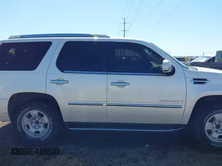 2007 Cadillac Escalade with VIN 1GYFK63847R271121, listed as a IAAI auction lot 42199097 with 138,528 mi miles and . Bid and sale history available at DreamBid. Image 14.