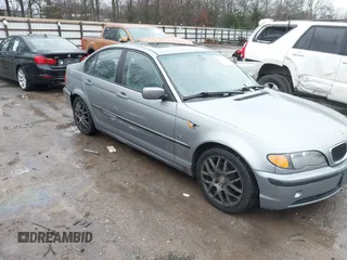 2005 BMW 3 Series 325i with VIN WBAEV33445KX10986, listed as a IAAI auction lot 41560642 with 176,386 mi miles. Bid and sale history available at carsss.com. Image 6.