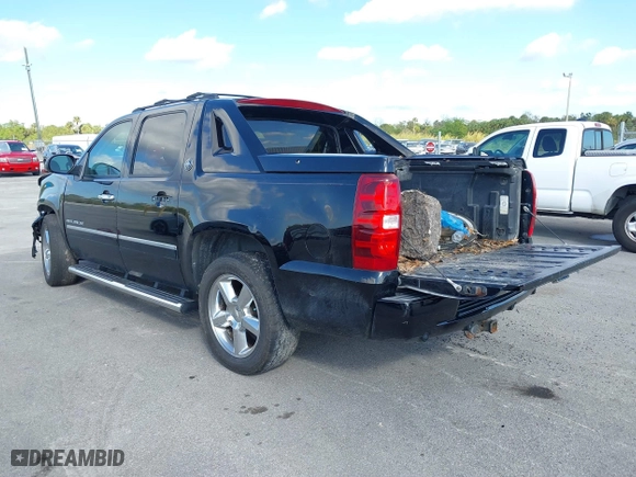2013 Chevrolet Avalanche LTZ with VIN 3GNMCGE05DG351022, listed as a IAAI auction lot 41138090 with 197,159 mi miles. Bid and sale history available at carsss.com. Image 3.