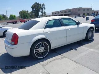 2006 Chrysler 300 Touring z VIN 2C3KA53G56H476717, wystawiony jako IAAI lot #42490325 z przebiegiem 170 171 mil mil oraz . Historia ofert i sprzedaży dostępna na DreamBid. Obrazek 4.