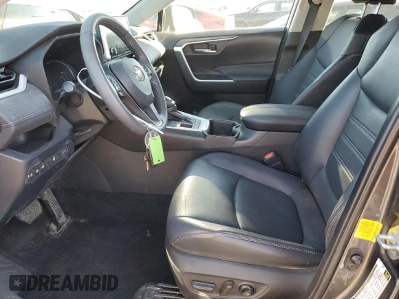 2023 Toyota RAV4 XLE Premium z VIN 2T3A1RFV1PW338747, wystawiony jako Copart lot #63516035 z przebiegiem 31 996 mil mil oraz Szkoda całkowita • Salvage title. Historia ofert i sprzedaży dostępna na DreamBid. Obrazek 7.