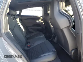 2022 Audi e-tron GT Prestige z VIN WAUEJBFW6N7007945, wystawiony jako Copart lot #45677315 z przebiegiem 32 372 mil mil oraz Nie do naprawy. Historia ofert i sprzedaży dostępna na DreamBid. Obrazek 11.