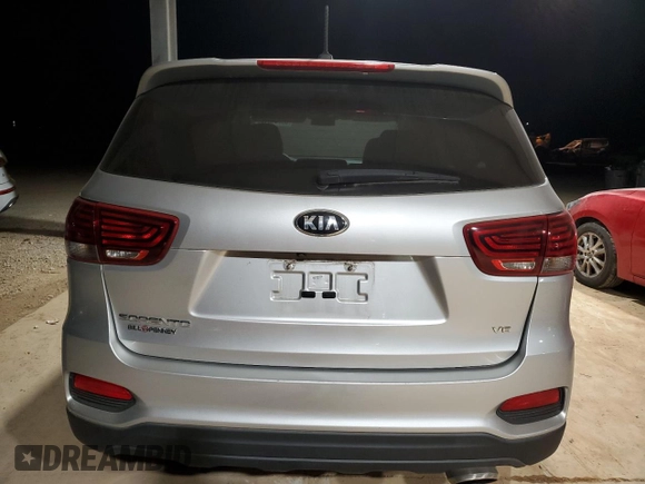 2020 Kia Sorento S z VIN 5XYPG4A51LG616381, wystawiony jako Copart lot #83741614 z przebiegiem 95 446 mil mil oraz Czysty tytuł • Clean title. Historia ofert i sprzedaży dostępna na DreamBid. Obrazek 6.