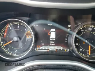 2017 Jeep Cherokee Trailhawk z VIN 1C4PJMBB2HW517312, wystawiony jako Copart lot #60502005 z przebiegiem 99 998 mil mil oraz Szkoda całkowita • Salvage title. Historia ofert i sprzedaży dostępna na DreamBid. Obrazek 9.