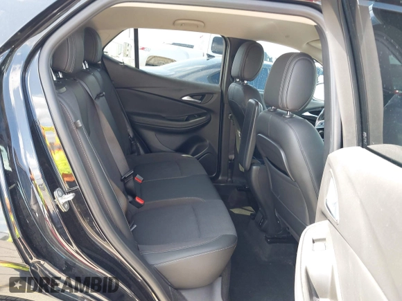 2020 Buick Encore GX Select z VIN KL4MMDS2XLB080034, wystawiony jako IAAI lot #42400884 z przebiegiem 67 632 mil mil oraz . Historia ofert i sprzedaży dostępna na DreamBid. Obrazek 8.