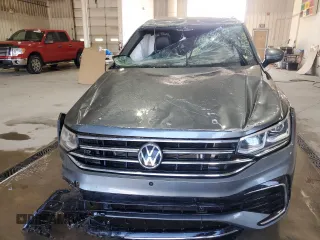 2024 Volkswagen Tiguan SEL R-Line z VIN 3VV4B7AX0RM012032, wystawiony jako Copart lot #54157225 z przebiegiem Nie podano mil oraz Szkoda całkowita • Salvage title. Historia ofert i sprzedaży dostępna na DreamBid. Obrazek 5.