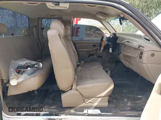 2005 Chevrolet Silverado 1500 Work Truck с VIN 1GCEC19X05Z161325, выставлен на аукционе IAAI как лот 40383750 с пробегом 174 036 миль миль и . История ставок и продаж доступна на DreamBid. Изображение 5.