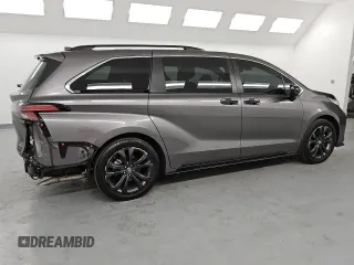 2022 Toyota Sienna XSE z VIN 5TDDRKEC6NS097540, wystawiony jako Copart lot #52853935 z przebiegiem 35 096 mil mil oraz Czysty tytuł • Clean title. Historia ofert i sprzedaży dostępna na DreamBid. Obrazek 3.
