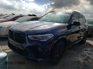 2021 BMW X5 M z VIN 5YMJU0C02M9E48899, wystawiony jako Copart lot #62313822 z przebiegiem 18 708 mil mil oraz . Historia ofert i sprzedaży dostępna na DreamBid. Obrazek 2.