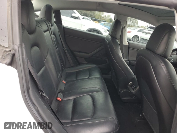 2019 Tesla Model 3 Mid Range z VIN 5YJ3E1EA3KF337854, wystawiony jako Copart lot #48472855 z przebiegiem 113 562 mil mil oraz Szkoda całkowita • Salvage title. Historia ofert i sprzedaży dostępna na DreamBid. Obrazek 11.