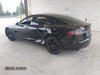 2013 Tesla Model S Performance с VIN 5YJSA1DP1DFP23818, выставлен на аукционе IAAI как лот 42594561 с пробегом 142 878 миль миль и . История ставок и продаж доступна на DreamBid. Изображение 3.