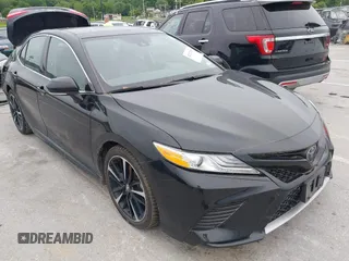 2020 Toyota Camry XSE z VIN 4T1KZ1AK3LU037668, wystawiony jako IAAI lot #42232781 z przebiegiem 59 089 mil mil oraz . Historia ofert i sprzedaży dostępna na DreamBid. Obrazek 1.