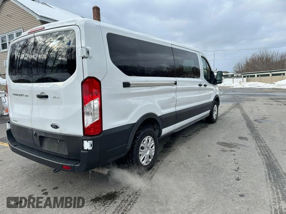 2023 Ford Transit Passenger XL z VIN 1FBAX2YG2PKB56430, wystawiony jako Copart lot #44988825 z przebiegiem 22 570 mil mil oraz Nie do naprawy • Non repairable. Historia ofert i sprzedaży dostępna na DreamBid. Obrazek 3.