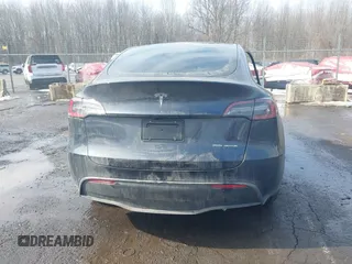 2024 Tesla Model Y Long Range with VIN 7SAYGDEE8RF084936, listed as a IAAI auction lot 41615104 with 14,622 mi miles. Bid and sale history available at carsss.com. Image 16.
