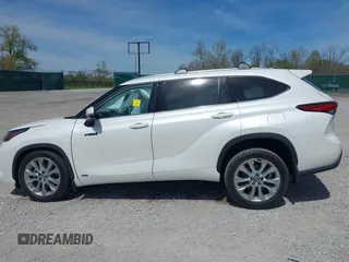2021 Toyota Highlander Hybrid Limited z VIN 5TDXBRCH0MS033548, wystawiony jako IAAI lot #42072079 z przebiegiem 45 890 mil mil oraz . Historia ofert i sprzedaży dostępna na DreamBid. Obrazek 14.