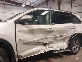 2015 Toyota Highlander XLE z VIN 5TDJKRFH9FS115122, wystawiony jako IAAI lot #41925336 z przebiegiem 159 518 mil mil oraz . Historia ofert i sprzedaży dostępna na DreamBid. Obrazek 15.