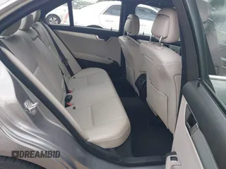 2014 Mercedes-Benz C 250 Sport z VIN WDDGF4HB6EA942040, wystawiony jako IAAI lot #42290082 z przebiegiem 91 327 mil mil oraz . Historia ofert i sprzedaży dostępna na DreamBid. Obrazek 8.