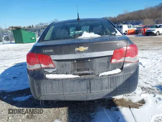 2014 Chevrolet Cruze 1LT z VIN 1G1PC5SB0E7419345, wystawiony jako IAAI lot #41412379 z przebiegiem 114 282 mil mil oraz . Historia ofert i sprzedaży dostępna na DreamBid. Obrazek 16.