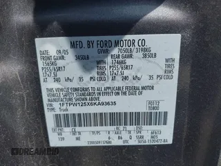 2006 Ford F-150 XLT z VIN 1FTPW125X6KA93635, wystawiony jako IAAI lot #42094360 z przebiegiem 165 844 mil mil oraz . Historia ofert i sprzedaży dostępna na DreamBid. Obrazek 9.