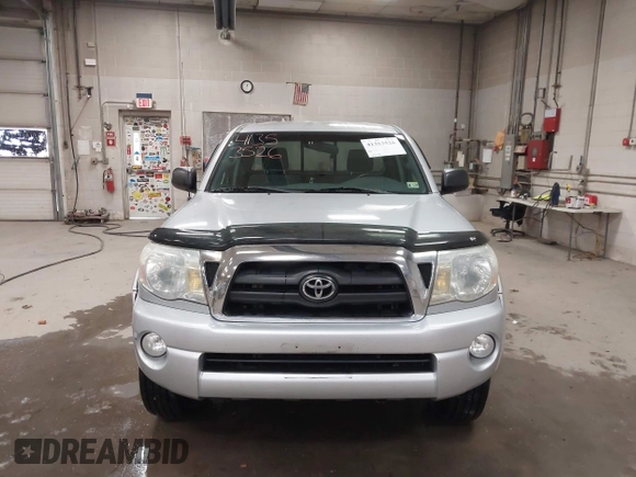 2005 Toyota Tacoma PreRunner z VIN 5TETU62N15Z064813, wystawiony jako IAAI lot #41353526 z przebiegiem 172 318 mil mil oraz . Historia ofert i sprzedaży dostępna na DreamBid. Obrazek 12.