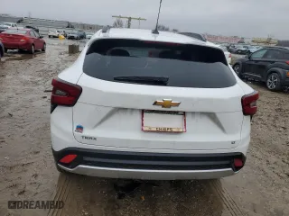 2025 Chevrolet Trax LT with VIN KL77LHEP6SC124685, listed as a Copart auction lot 43427785 with 2,494 mi miles and Salvage Title. Bid and sale history available at carsss.com. Image 6.