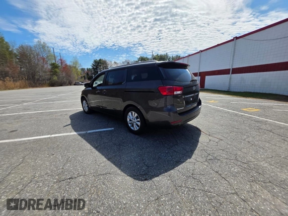 2015 Kia Sedona LX with VIN KNDMB5C12F6043483, listed as a Copart auction lot 54690525 with 139,268 mi miles and Clean Title. Bid and sale history available at carsss.com. Image 3.
