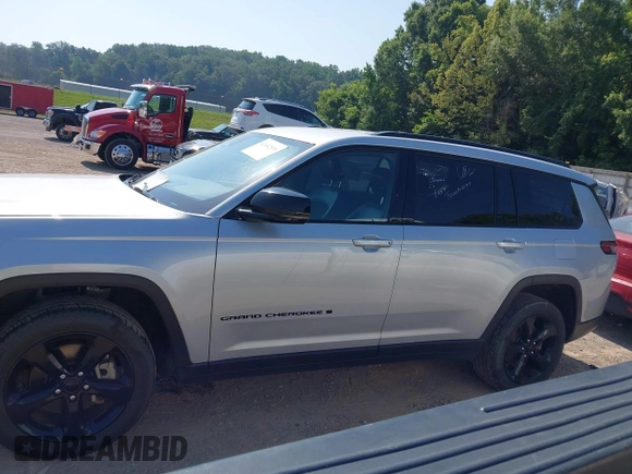 2023 Jeep Grand Cherokee Laredo z VIN 1C4RJKAG9P8865637, wystawiony jako IAAI lot #42682535 z przebiegiem 63 710 mil mil oraz . Historia ofert i sprzedaży dostępna na DreamBid. Obrazek 14.