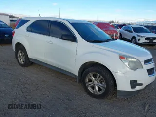 2013 Chevrolet Equinox LS z VIN 1GNALBEK9DZ114945, wystawiony jako IAAI lot #41225017 z przebiegiem 141 289 mil mil oraz . Historia ofert i sprzedaży dostępna na DreamBid. Obrazek 1.