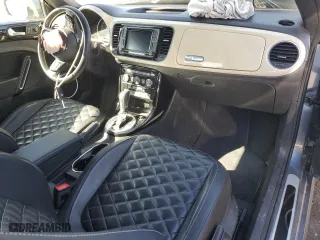 2019 Volkswagen Beetle S with VIN 3VWFD7ATXKM712061, listed as a Copart auction lot 77270304 with 0 mi miles and Salvage Title. Bid and sale history available at carsss.com. Image 8.