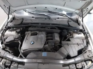 2006 BMW 3 Series 330xi with VIN WBAVD33546KL51295, listed as a IAAI auction lot 41742575 with 164,434 mi miles. Bid and sale history available at carsss.com. Image 10.